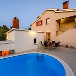 House Azur With A Private Pool