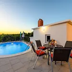 House Azur With A Private Pool Martinski