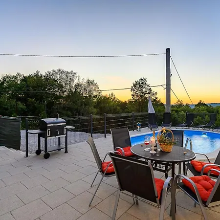 House Azur With A Private Pool ヴィラ Martinski