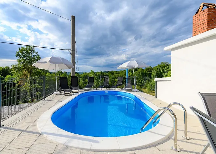 House Azur With A Private Pool Martinski
